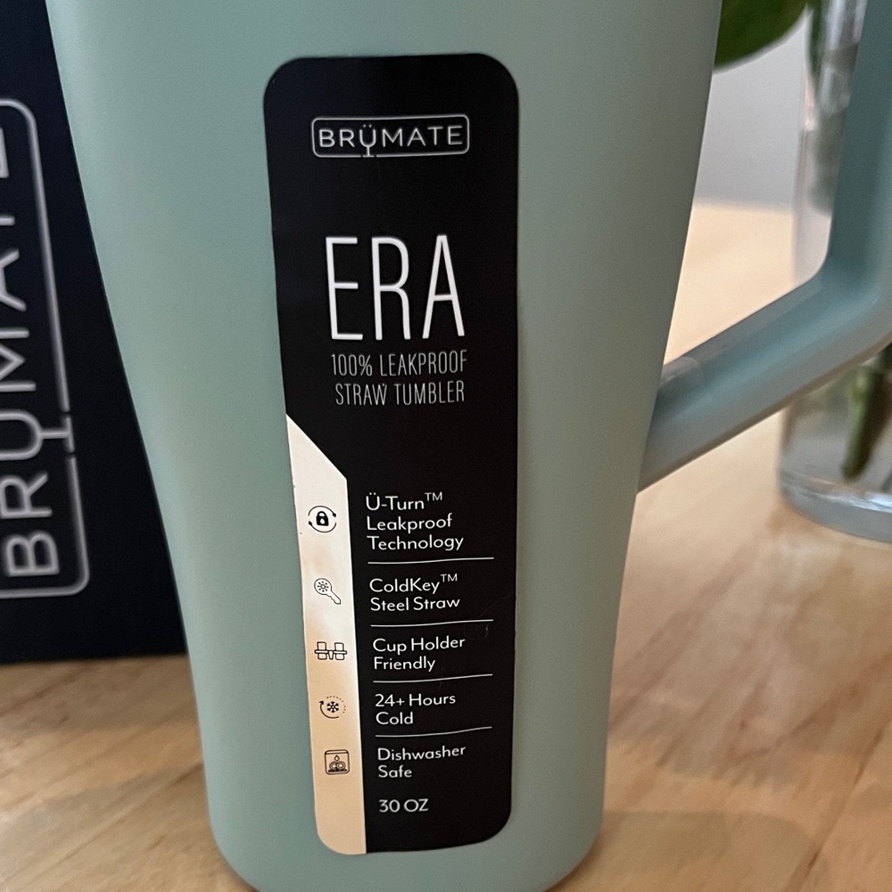 BrüMate Era Tumbler - Sage Green 30 oz - Picture 2 of 3